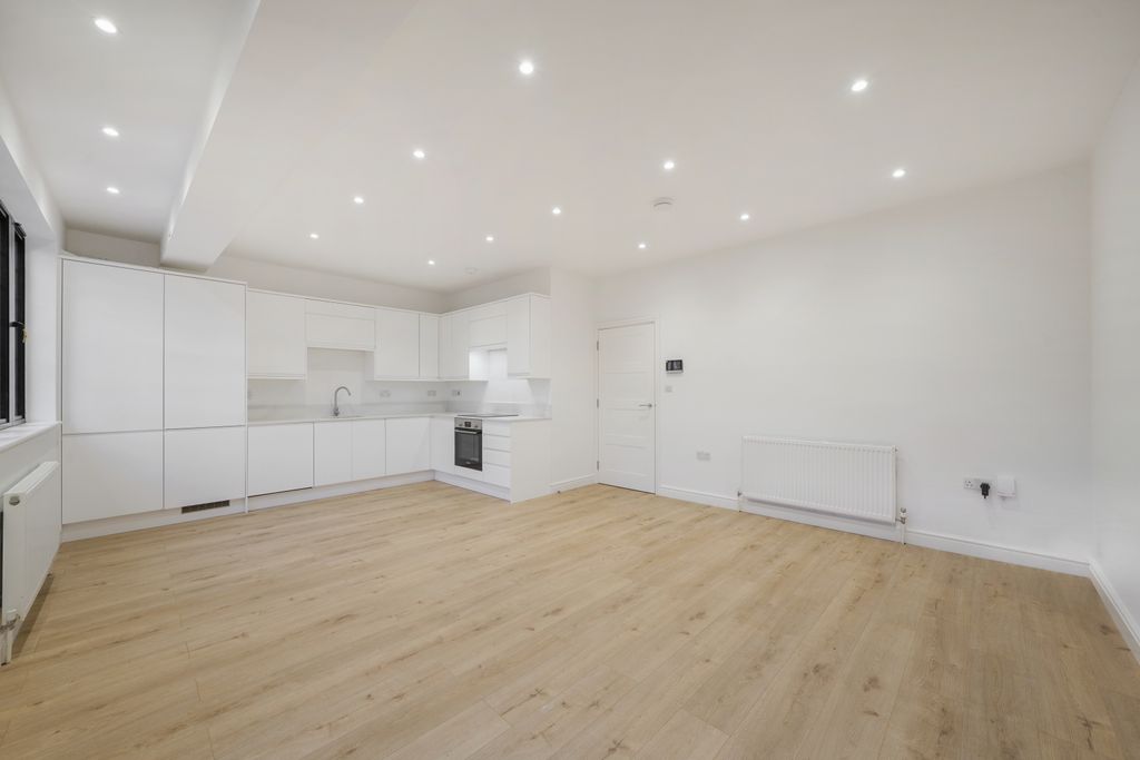 Property photo 1 of 17 Brand New 1 Bed Garden Flat