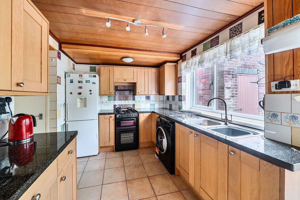 Property photo 2 of 21