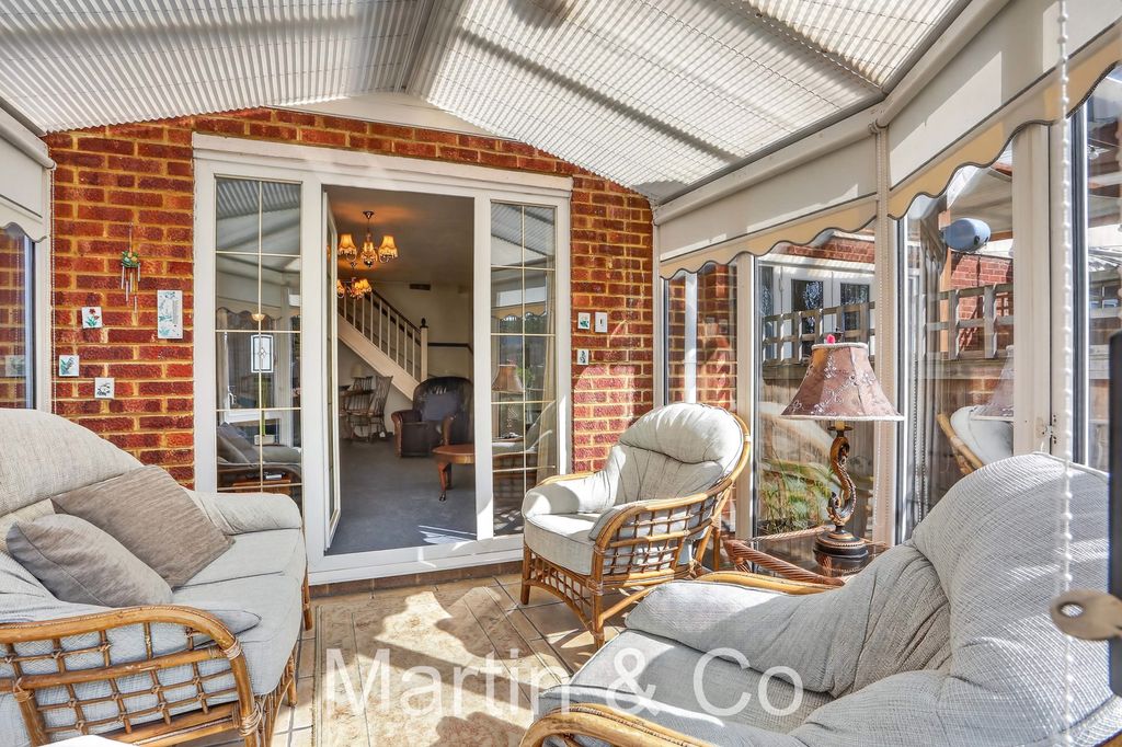 Property photo 3 of 14 1672594840 - 18 Nova Mews, Sm3 - 11