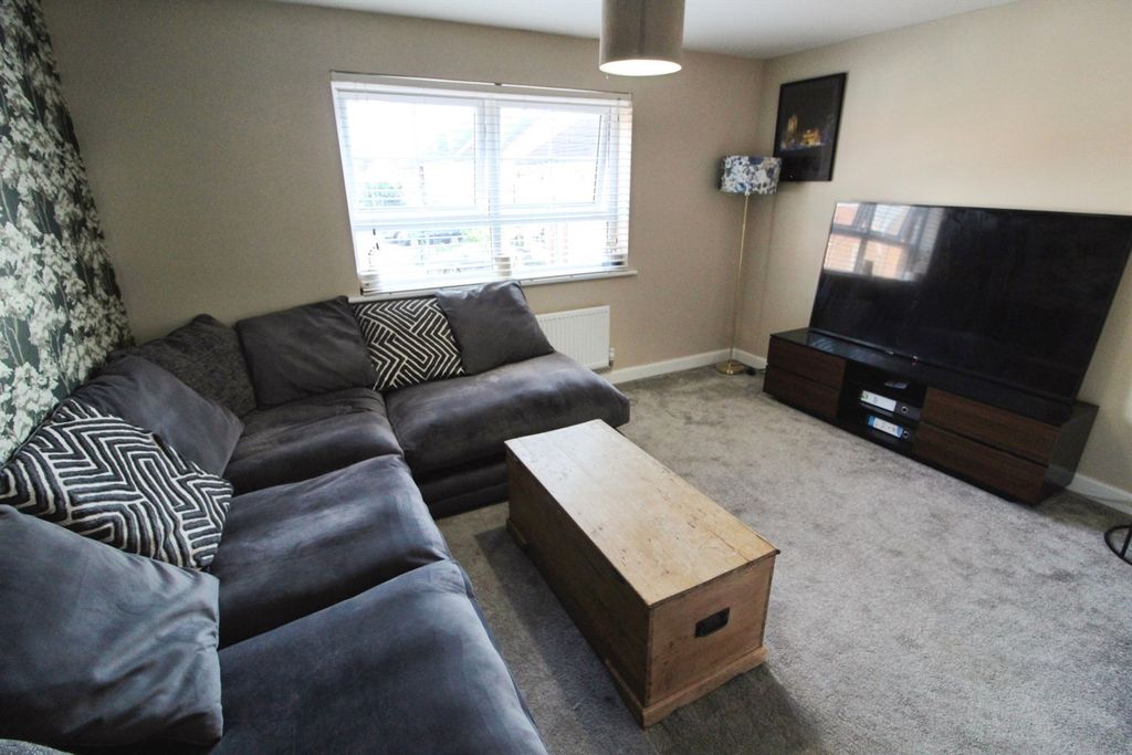 Property photo 2 of 13 Lounge
