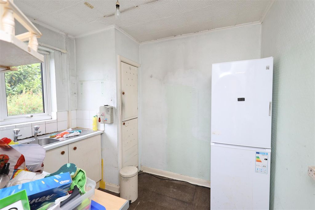 Property photo 3 of 14 Kitchen
