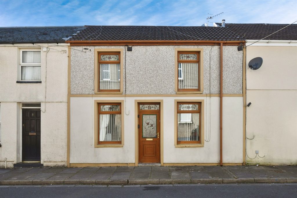 Property photo 3 of 18