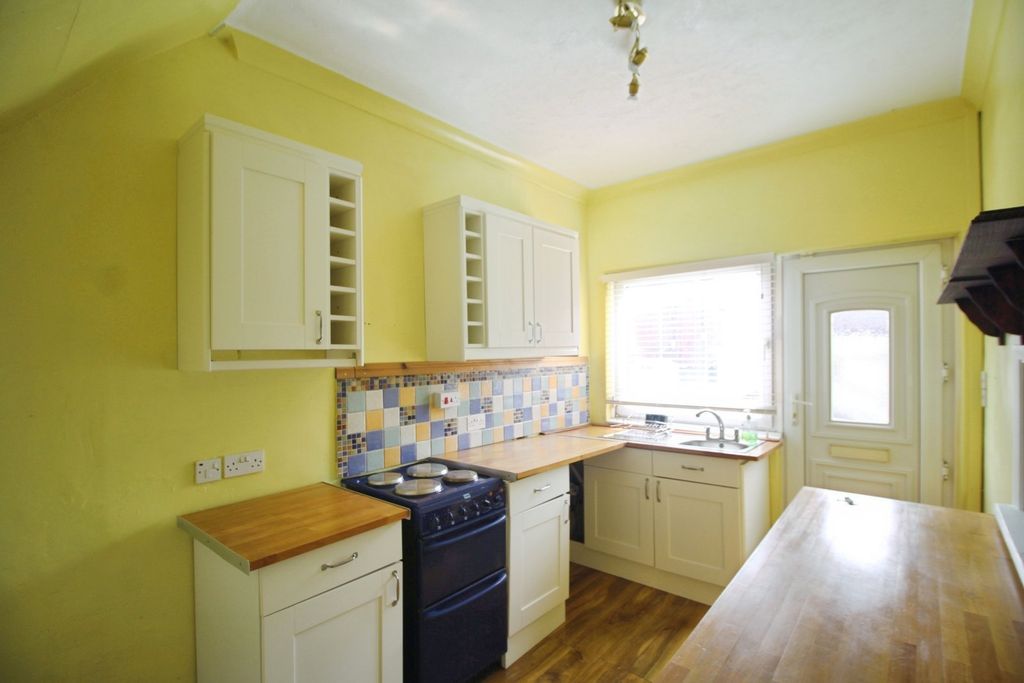 Property photo 2 of 14 Kitchen