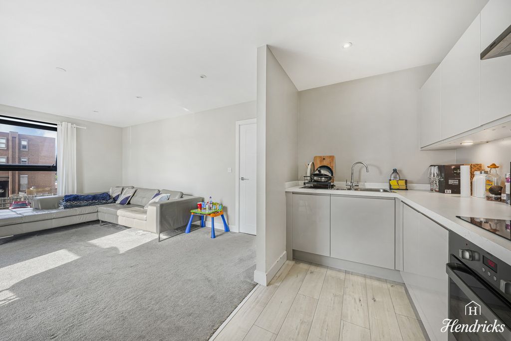 Property photo 3 of 25