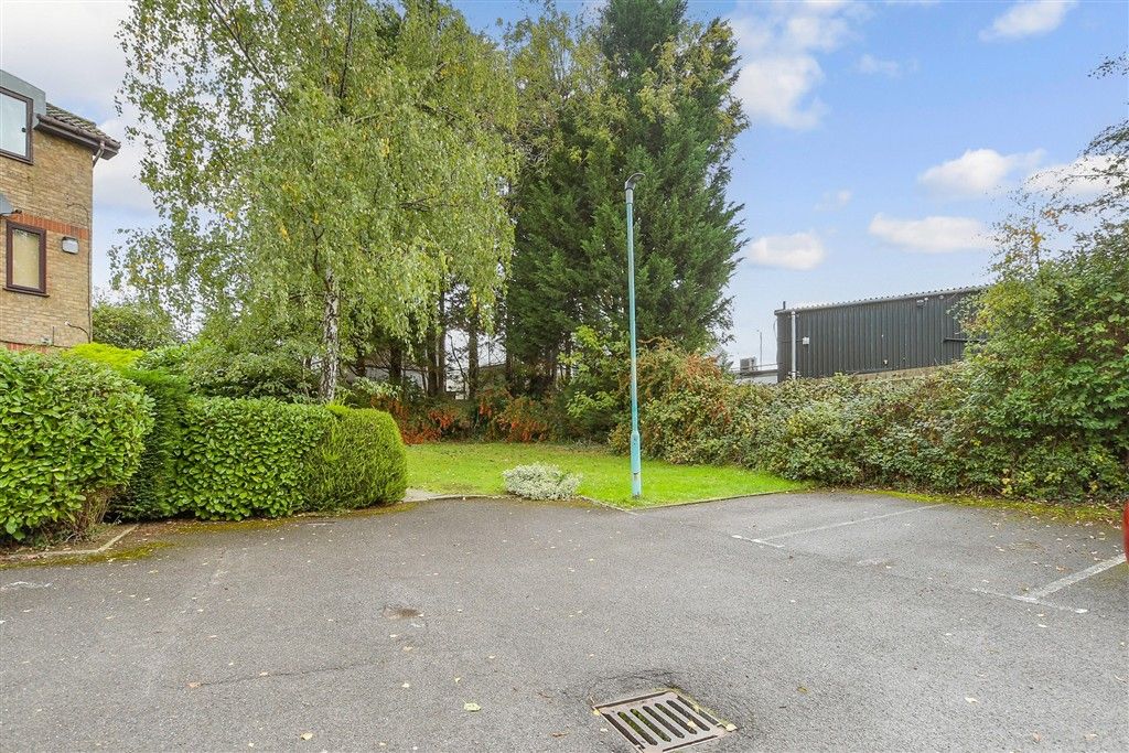 Property photo 1 of 3 Driveway/Parking