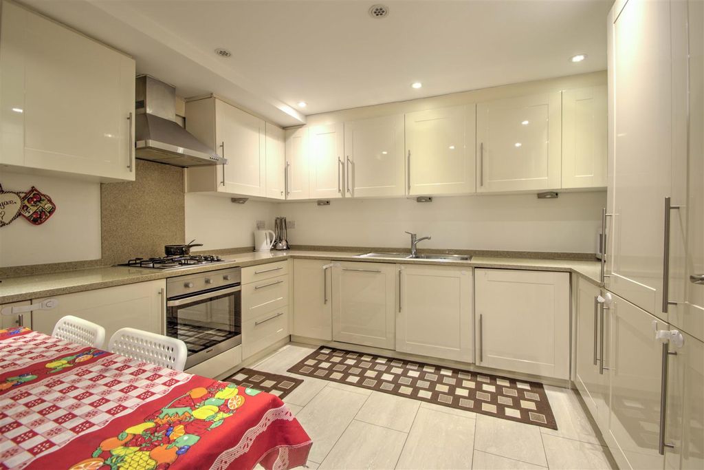 Property photo 3 of 10 Olympic House