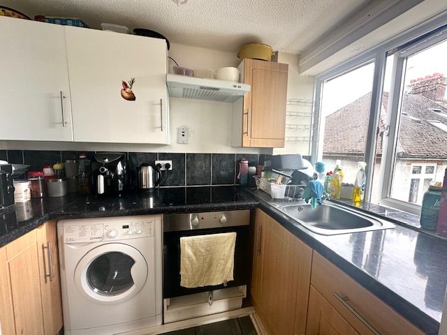 Property photo 3 of 5 Kitchen