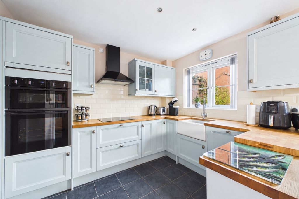 Property photo 2 of 15 Kitchen