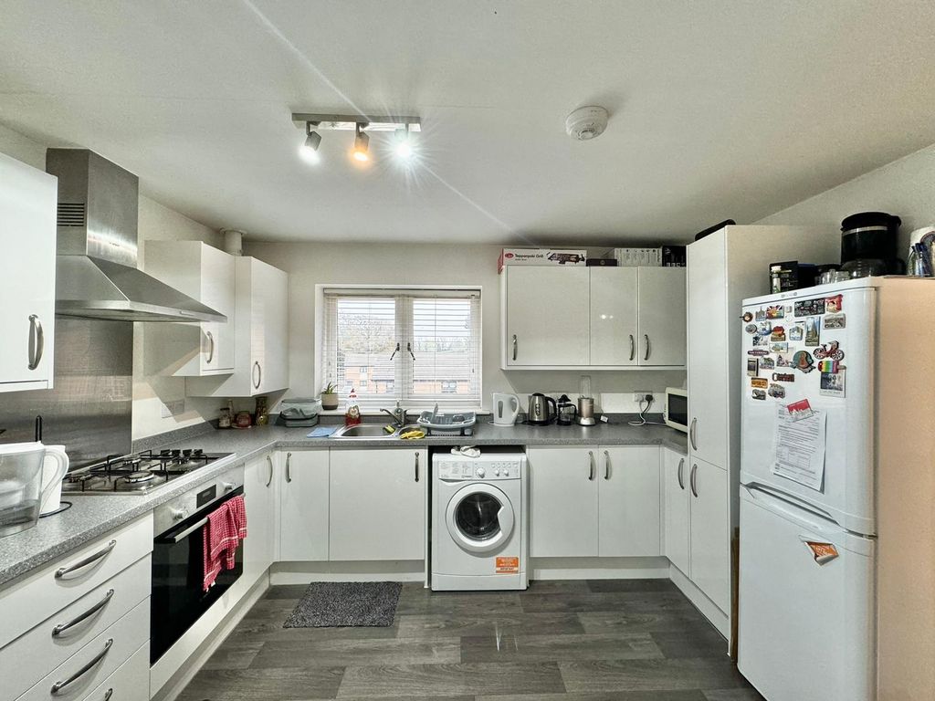 Property photo 3 of 6 Kitchen