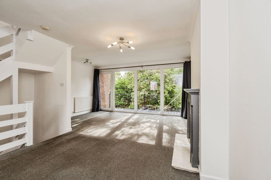 Property photo 3 of 17 Photo