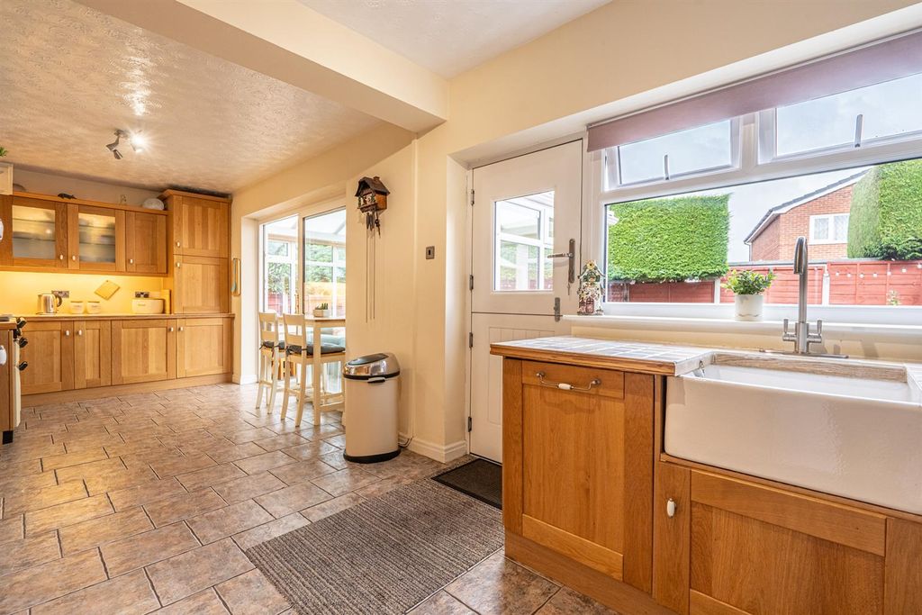 Property photo 3 of 28 Kitchen