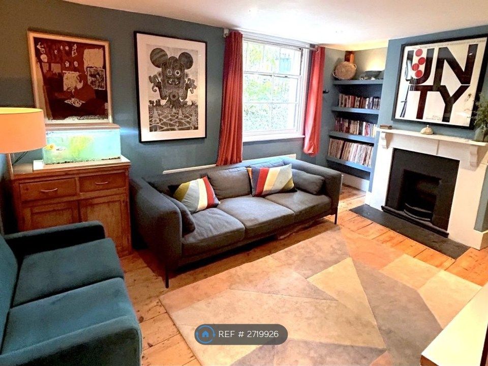 Property photo 3 of 20 Lounge