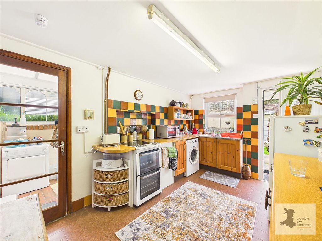 Property photo 3 of 29 Kitchen