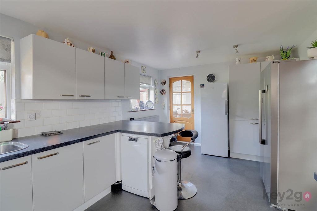 Property photo 3 of 29 Img_8880-Img_8882.Jpg