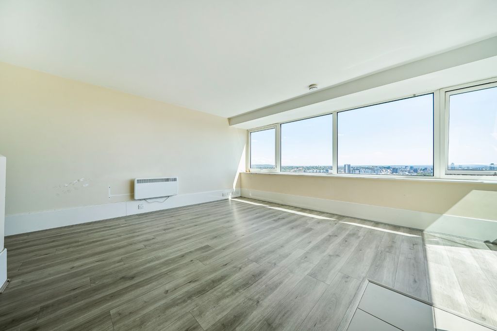 Property photo 2 of 12 5382994