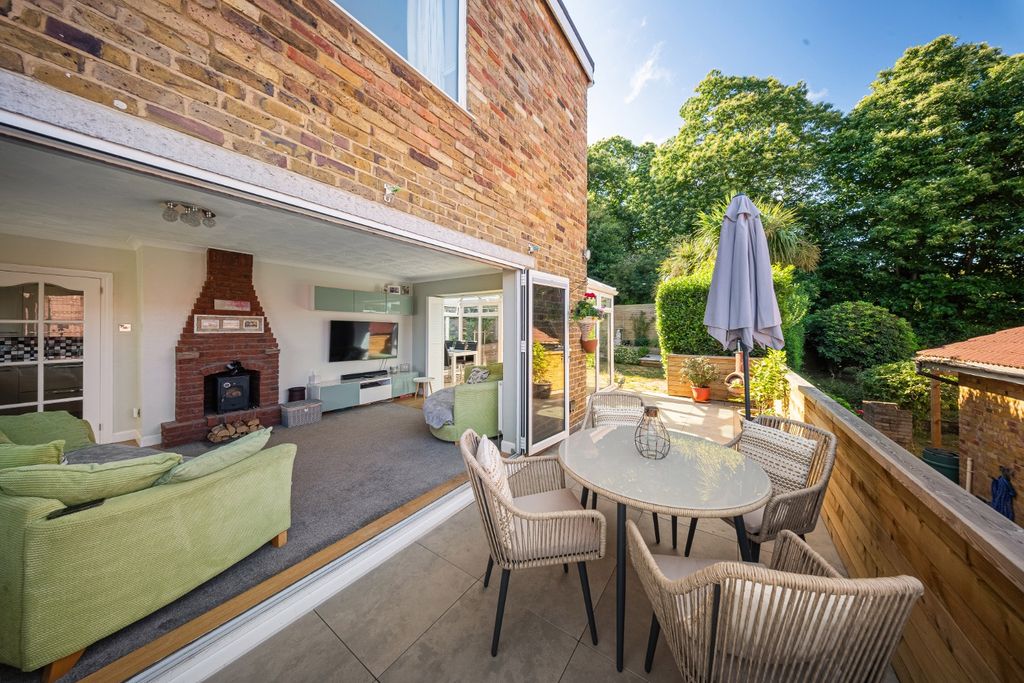 Property photo 3 of 38 4206904