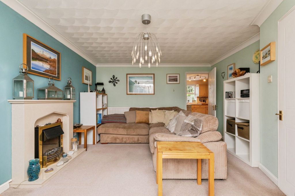 Property photo 2 of 20