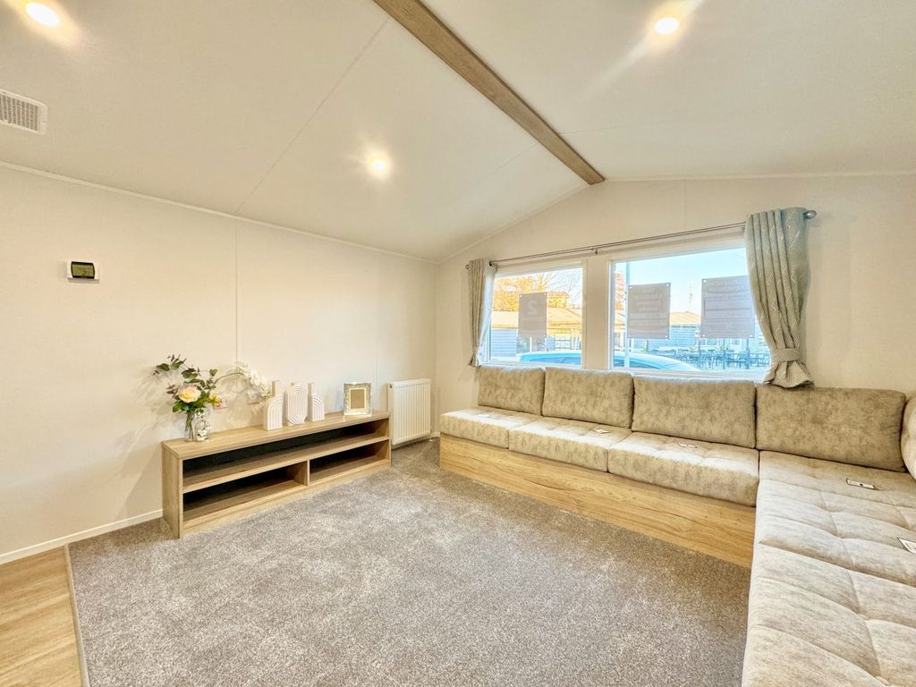 Property photo 3 of 10 Willerby Midhurst 2024 Car0064260 126460289.Jpeg