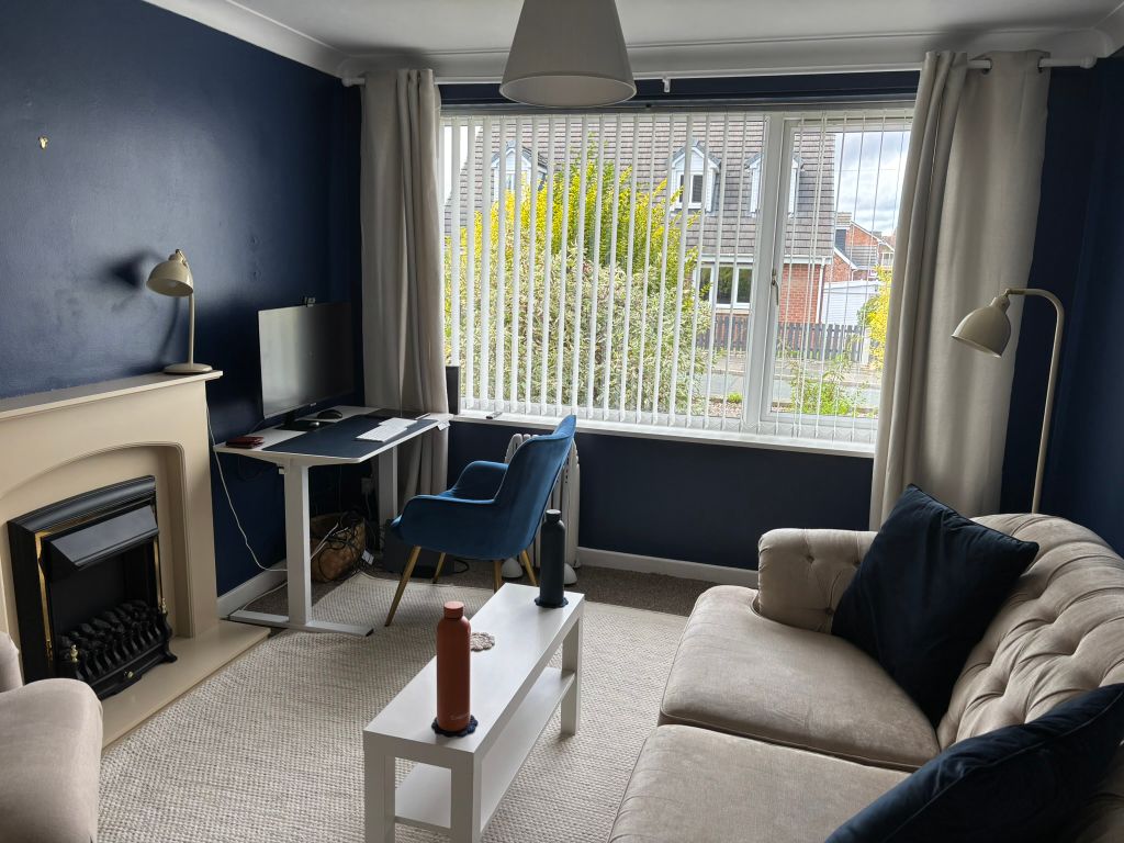 Property photo 3 of 7 Living Room