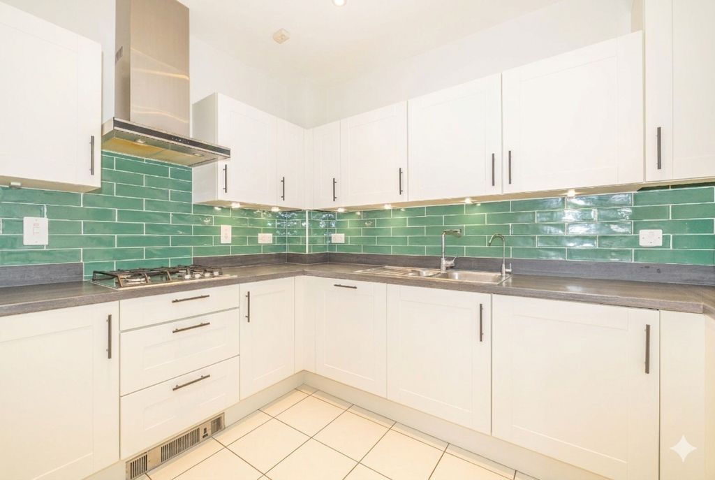 Property photo 3 of 16 Picture 3