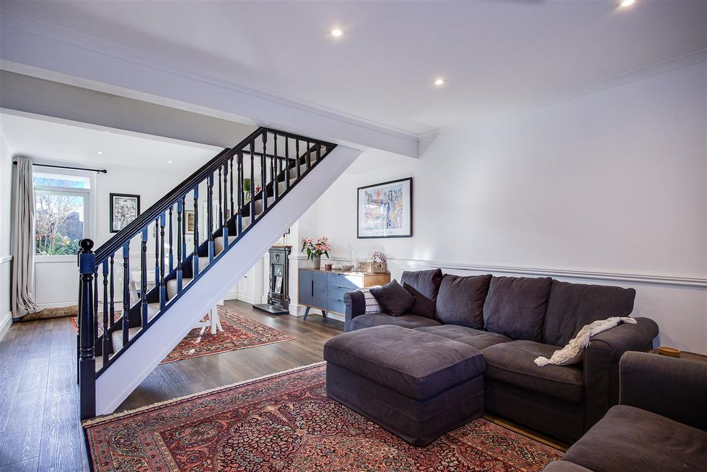 Property photo 2 of 13 Lounge