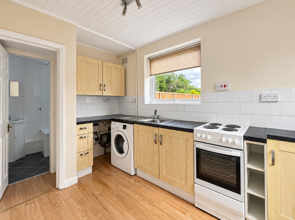 Property photo 3 of 9 Kitchen
