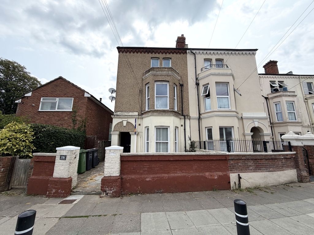 Property photo 1 of 6