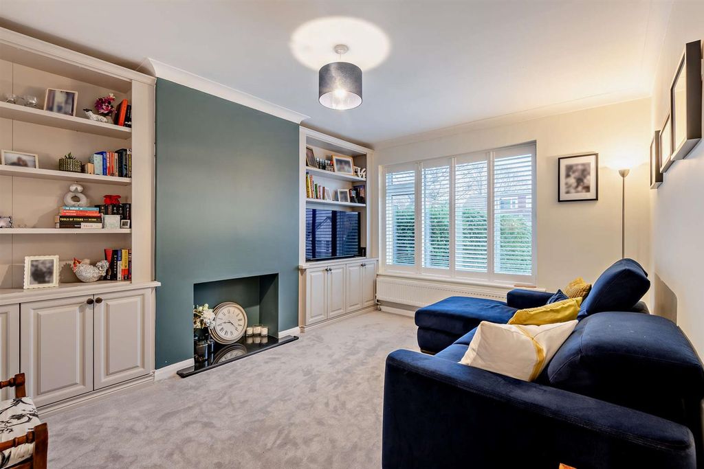 Property photo 2 of 20 8675192-Interior07-800.Jpg