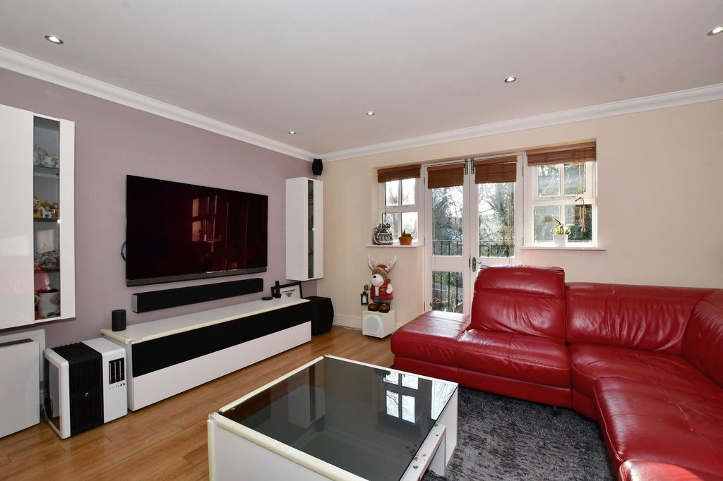 Property photo 2 of 23