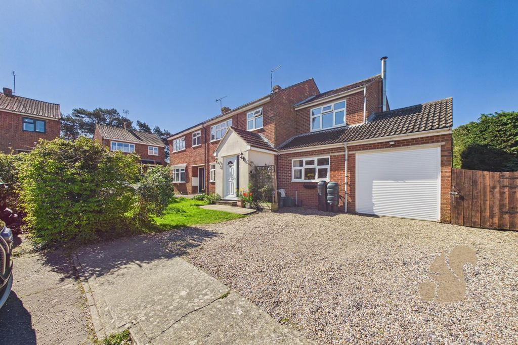 Property photo 1 of 32 Cam03877G0-Pr0338-Still029.Jpg