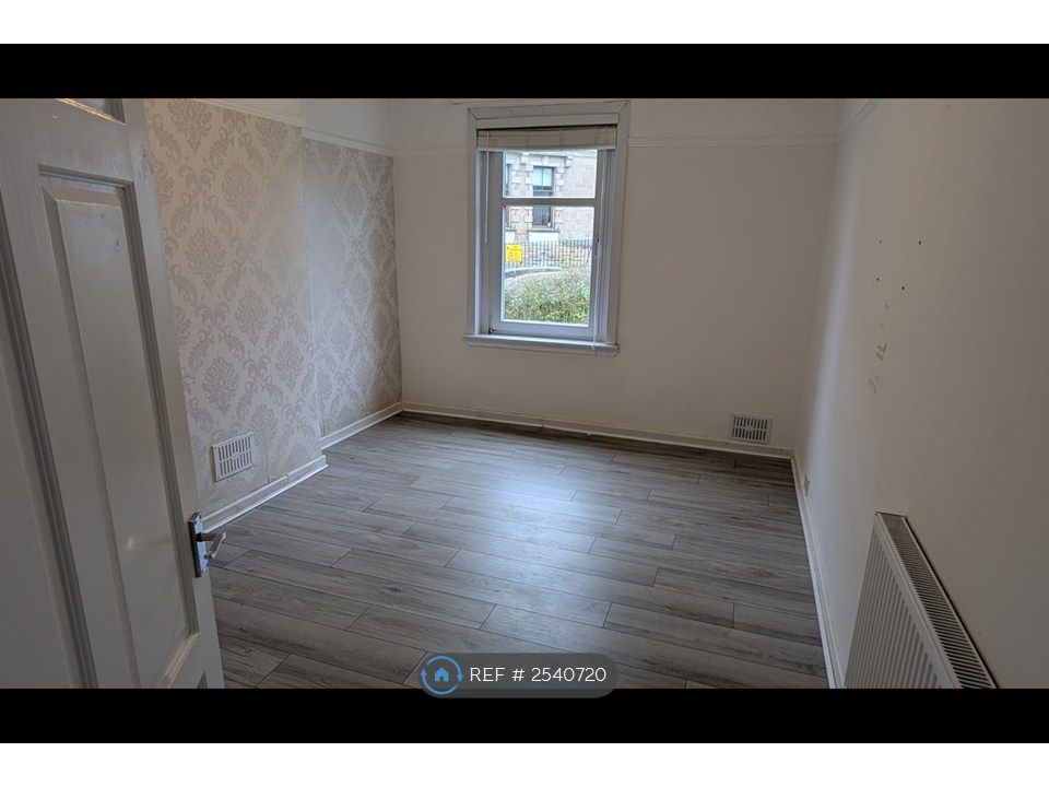 Property photo 3 of 9 Bedroom