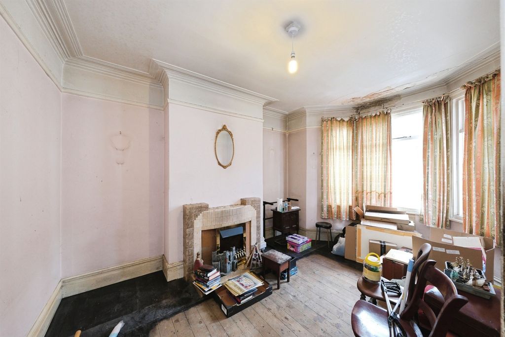 Property photo 2 of 20