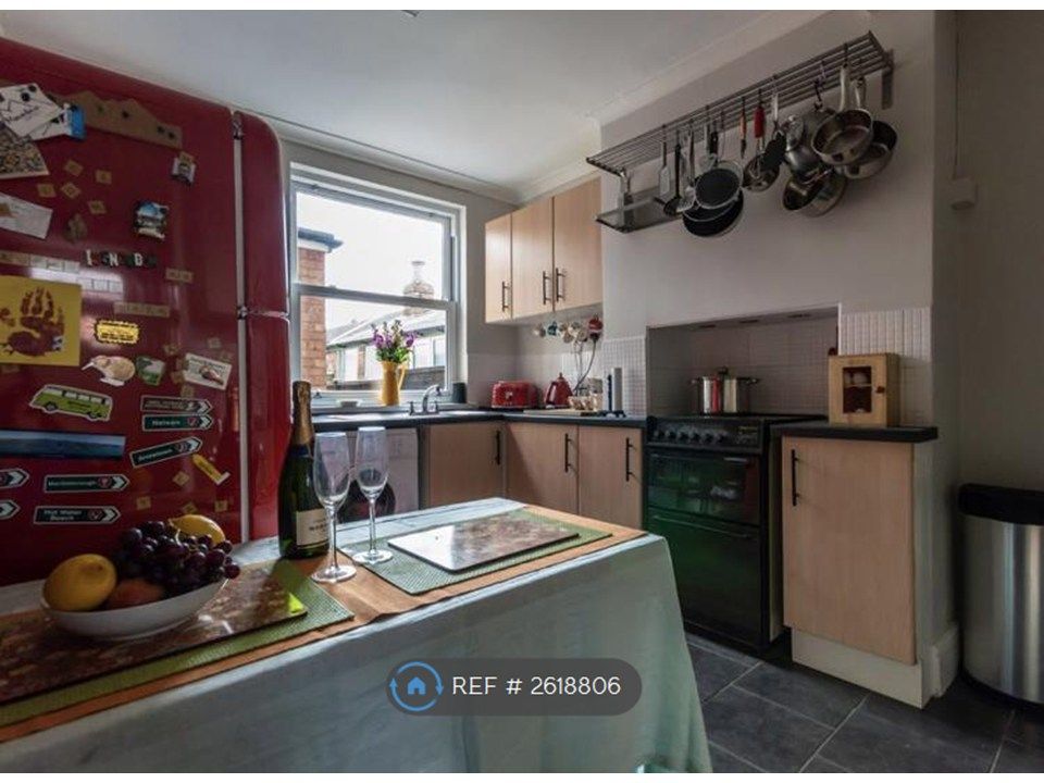 Property photo 3 of 8 Kitchen