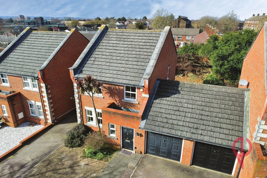 Property photo 1 of 21