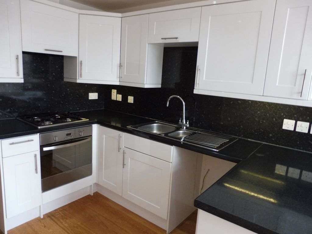 Property photo 2 of 5 Kitchen