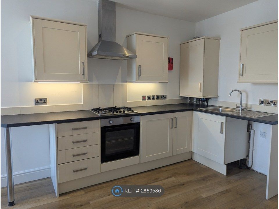 Property photo 3 of 8 Kitchen Space