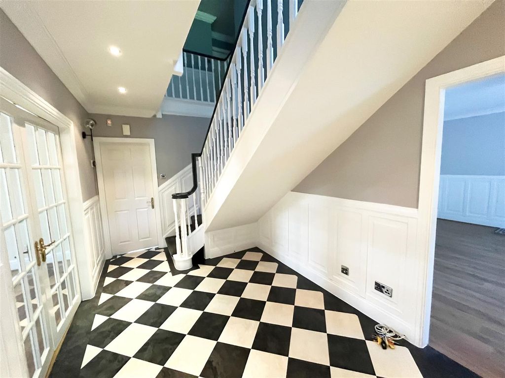 Property photo 2 of 37