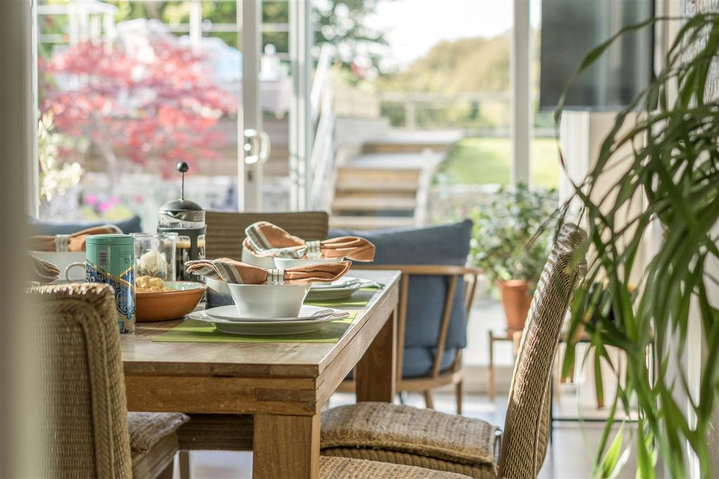 Property photo 3 of 28 1360894-21-68Dd7cc930F47.Jpg