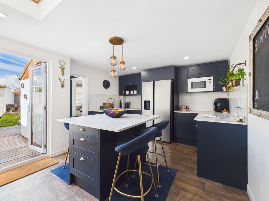 Property photo 2 of 18 Kitchen