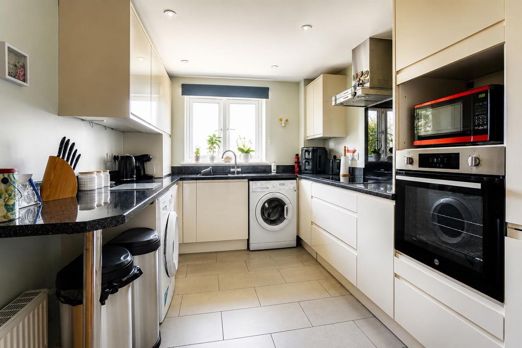 Property photo 3 of 20 F20Cbb78-32c7-4E7A-9851-A070108Bc7B3.Png