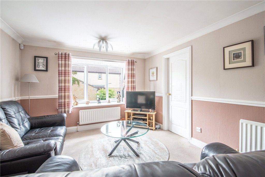 Property photo 3 of 17 Cottingley Road