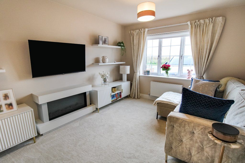 Property photo 2 of 18 Lounge