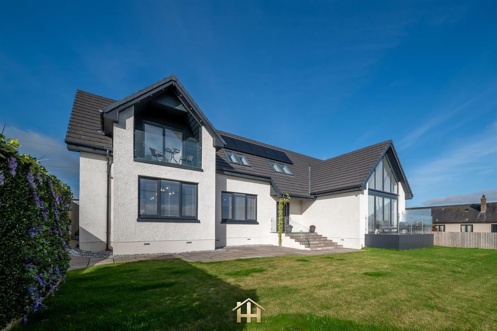 Property photo 1 of 30 Strathmore Ph11 8Nn 131025 Edit (26).Jpg