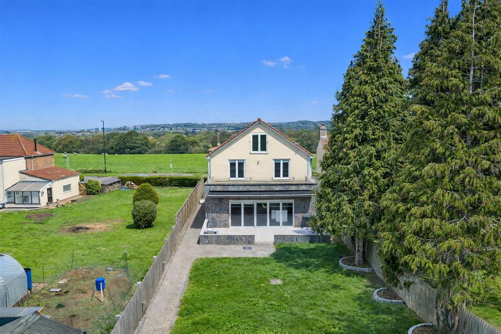 Property photo 1 of 30 Strathyre, Martcombe Road.Png