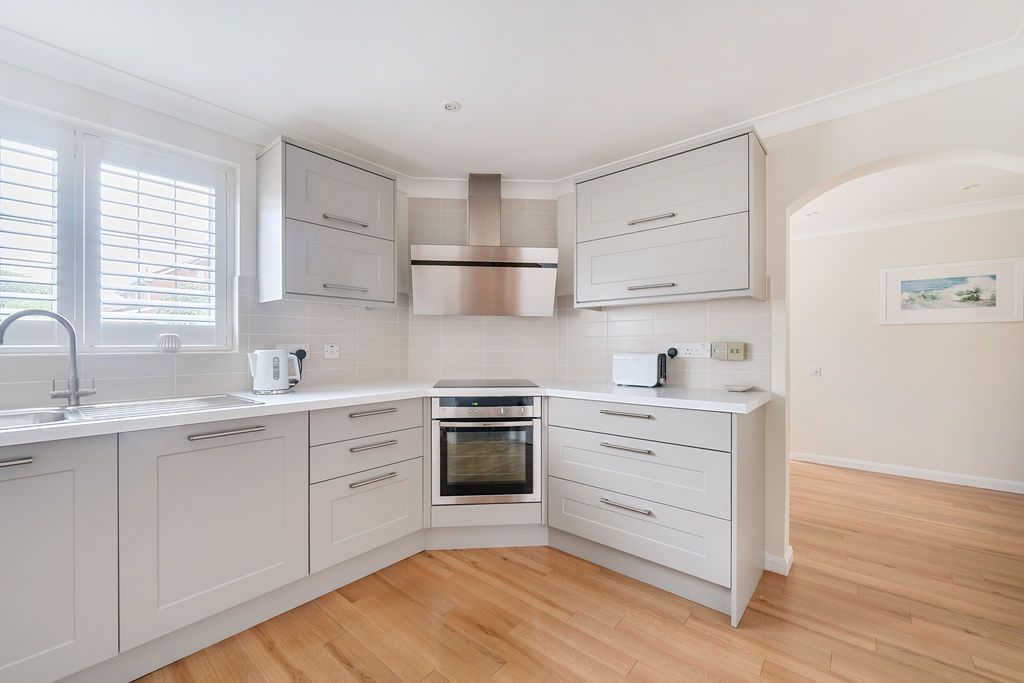 Property photo 3 of 21 Kitchen