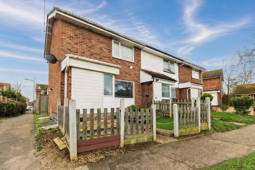 Property photo 3 of 11 Front (Exterior)