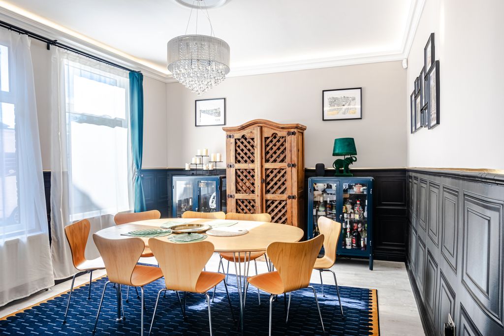 Property photo 3 of 31 Lounge6