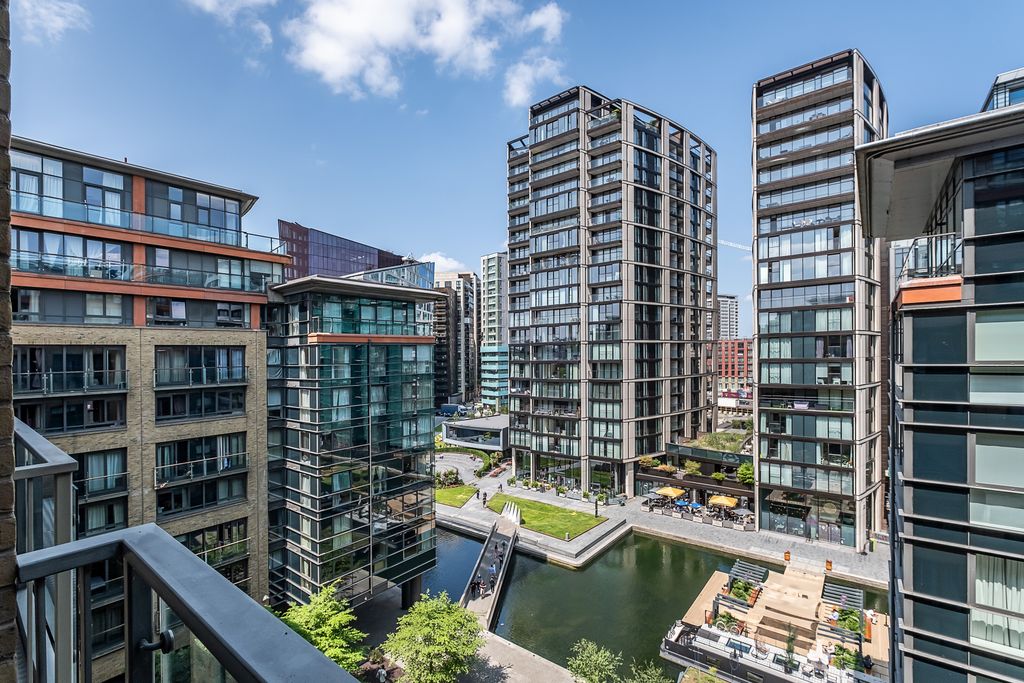 Property photo 1 of 13 Stunning Canal Views