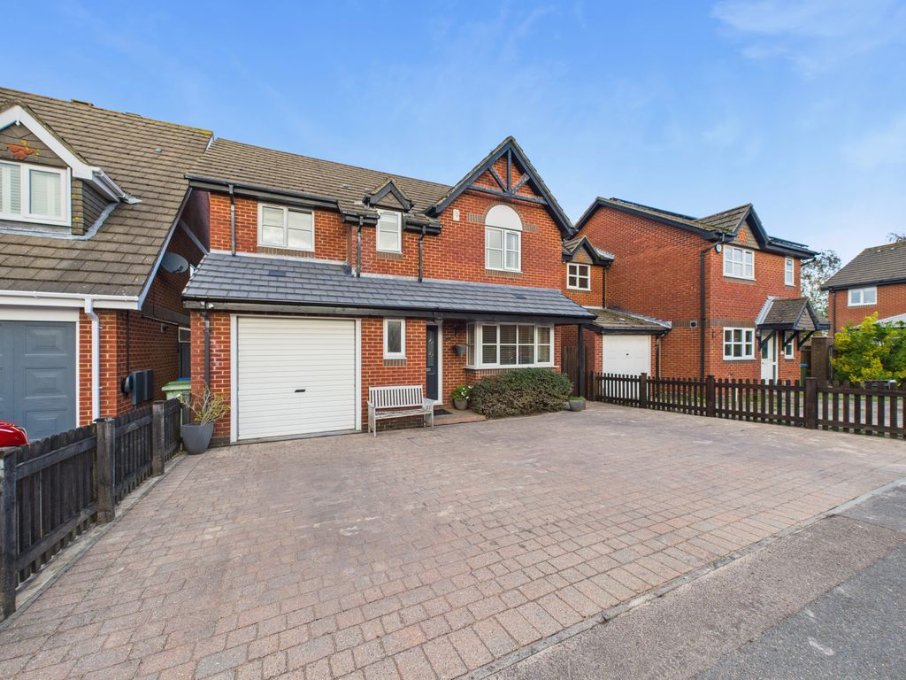 Property photo 1 of 12 4 Bed Detached House For Sale Topiary Gardens, Southampton So31