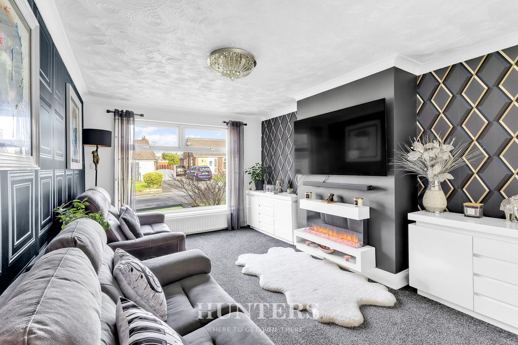 Property photo 3 of 20 Living Room